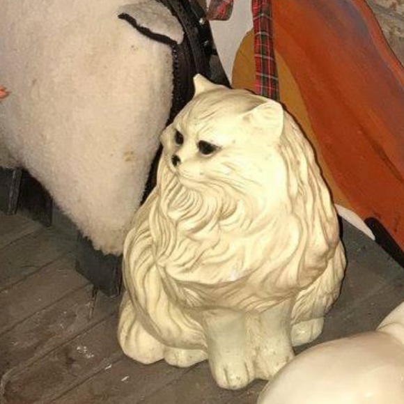 ISO: in search of my grandma’s vintage ceramic white Persian cat statue 🙏🏼 - Picture 2 of 15